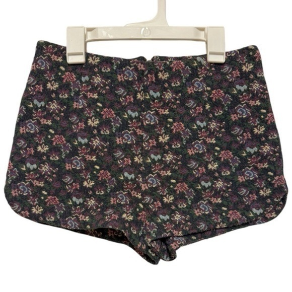 Urban Outfitters Kimchi Blue Floral Tapestry Pin Up High Waist Shorts Size 0 - Picture 1 of 12
